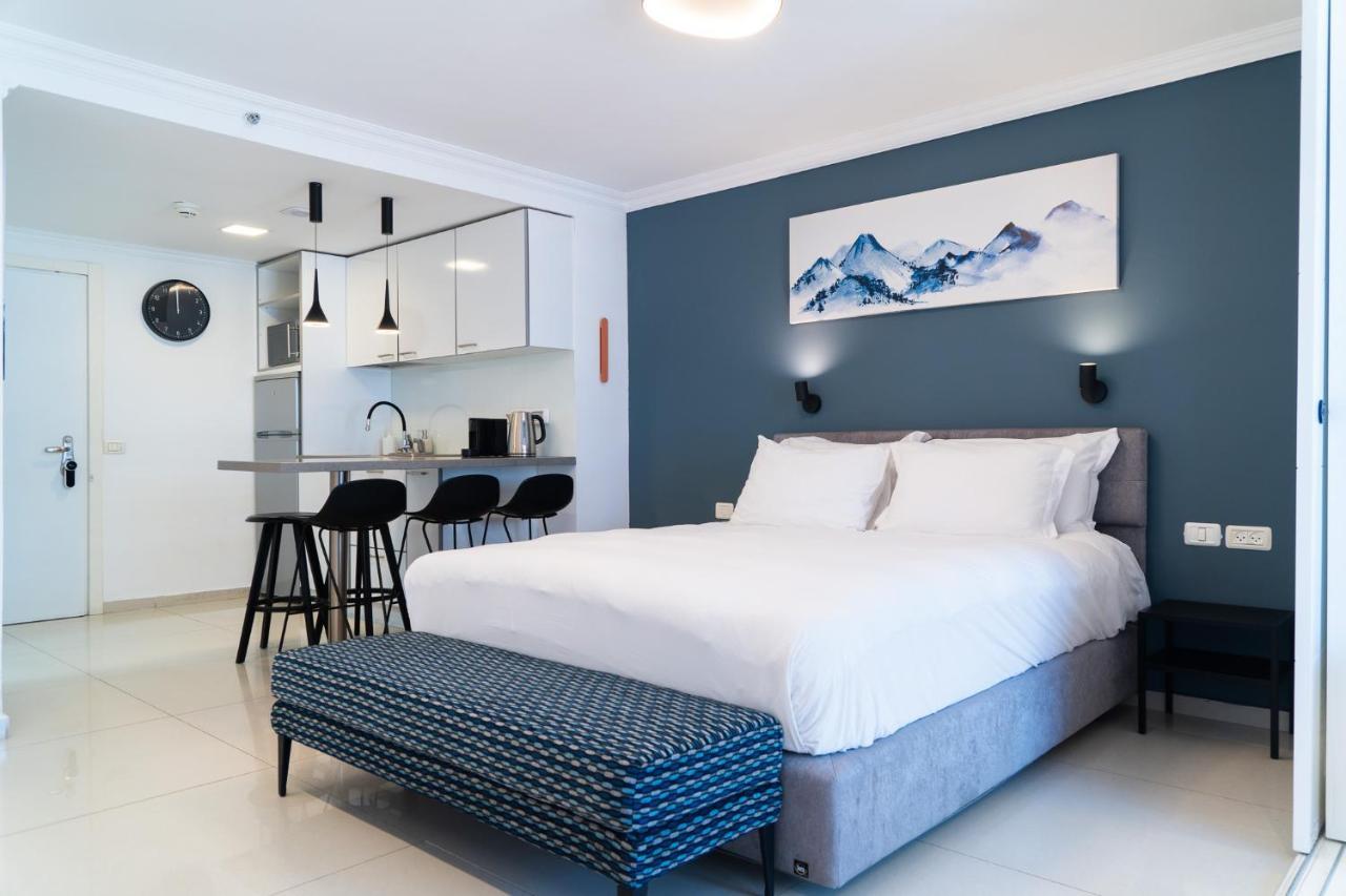 Beachfront Boutique Apartment Herzliya Exterior photo
