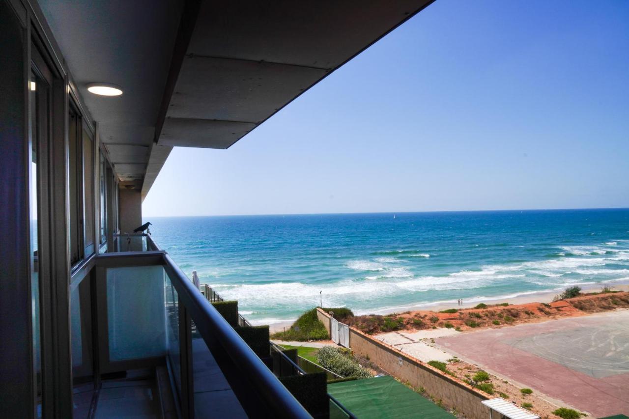 Beachfront Boutique Apartment Herzliya Exterior photo